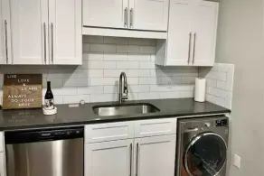 Cozy Flat with a Taste of Luxury in the ❤️ of ATL - Image 2