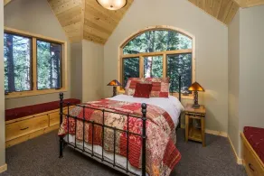 Romantic Luxury on Private Lake w/Hot Tub & Amazing Views - Image 5