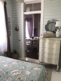 Victorian 2 bedroom flat 1 block from Beach! - Image 4