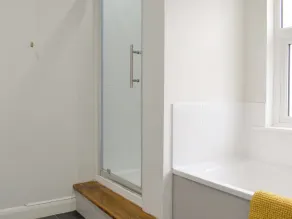 2 bedroom accommodation in Newton Abbot - Image 3
