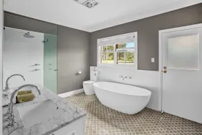 Wahroonga - A beautiful country escape on 10 acres, views, pool, pet friendly. - Image 2