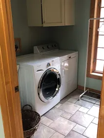 MAISON DE LUXE EN BOIS AVEC QUAI PRIVÉ SUR LA CHAÎNE. - Image 2
