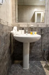 Venduras Elegant 1BR Dubai Marina - Image 4