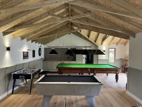 Luxury villa, amazing location, pool, jacuzzi, snooker, cinema & tennis court! - Image 2