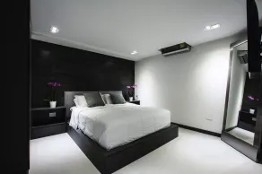 Scarlet house with 8 bedrooms in Lleras park - Image 2