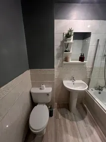 Apartment Sleeps 6 with Air Conditioning - Image 2
