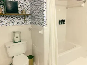 University Home - 6BRs - Sleeps 10 - Image 3
