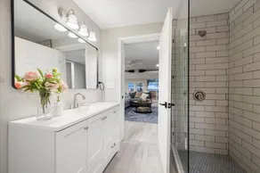 Park Peaks on the Beach| 4BR Waterfront | Hot tub | Sleeps 12! - Image 4