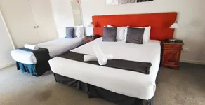 Suite 26 - Town Central - Walk To Cafes - Sleeps 3 - Image 3