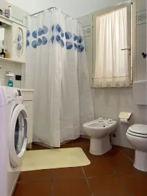 Holiday home with beautiful sea views, 3 minutes walk from the beach - Image 5