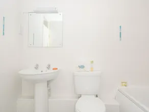 42 VALLEY LODGE, pet friendly, with pool in Callington - Image 3