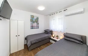 Stunning Home In Kastel Novi - Image 4