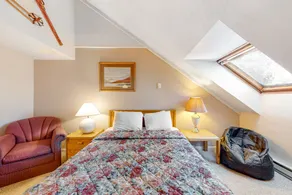 5th-floor mountain-view condo, easy access to the slopes free shuttle or walk - Image 4