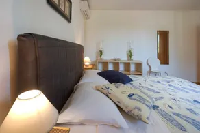 Apartment with private pool and large garden - Image 5