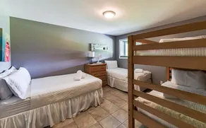 Renovated 4 Bed, 3 Bath. Mins from Port Sandfield. Tennis! Beach! - Image 4
