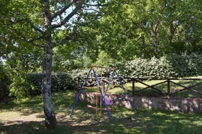 Villa with pool and garden - Image 3