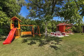Holiday home with a large terrace - Image 2