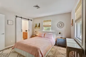 QuietRetreat: Beautifully renovated 3BR in CMCH - Image 4