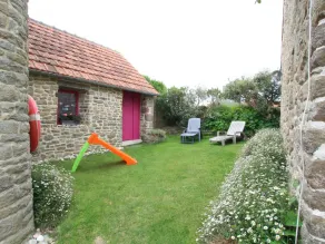 Charmante maison en pierre avec jardin et terrasse couverte - Image 2