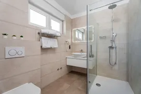 Villa Antares mit 4 Schlafzimmern mit Bad, einem privaten Pool, Sauna - Image 4