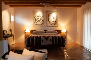 Peaceful Suite in Desert Inn- Black Mesa King Room - Image 3