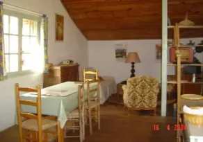 Country house between forest and river - Image 3