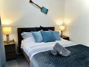 Landscaped Inner City Designer Living - Image 3