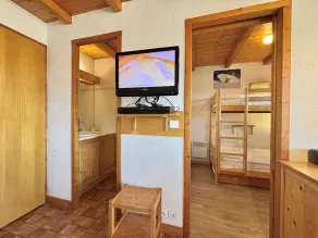 Modern Apartment for 5 with Balcony, Close to Ski Slopes, Crest-Voland - Image 4