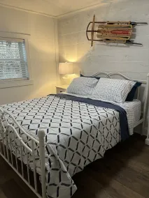 Beautifully remodeled cottage-w. Creek close to Downtown Boone & all activities - Image 5