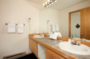 Scenic 1 soveværelse Condo til 4 med gulv-til-loft udsigt! - Image 4