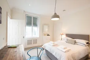 Frederick Street Apartment  -  sleeps 11 guests  in 5 bedrooms - Image 5