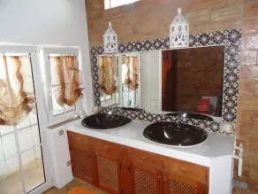 En Portugal, en el Algarve, Villa en Monchique, Piscina climatizada, Sauna. - Image 3