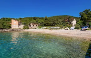3 Bedroom Beach Front Apartment In Cres - Image 2