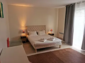 L'Oliveraie - piscine chauffée - Image 3