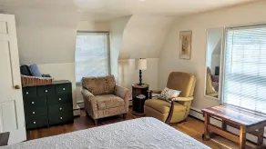 Charming 2BR Private Home in Downtown Bellefonte • Near Penn State & I-80 - Image 2