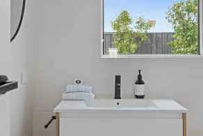 Wild Rose Cottage, 100M to the water - Image 4