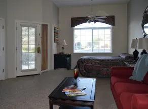 Luxury Studio Apartment Located in a Popular High Desert Resort - Image 2
