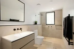 Spectacular views and prime location - Image 2
