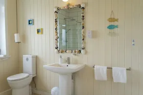 Large Bungalow sleeps 11. Beautiful views, big garden, lots of parking. - Image 3