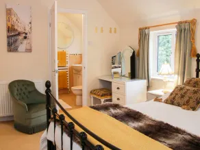 Cream Door Cottage - Image 5