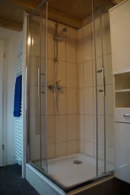 Living on three levels - 2.5 room semi-detached house with terrace and private access - Image 3