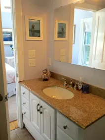Location Location! Perfect 2-Bedroom Condo On Main Street In Chatham - Image 2
