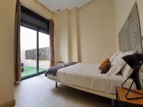 Very spacious and comfortable apartment. Private patio and sundeck with views - Image 3