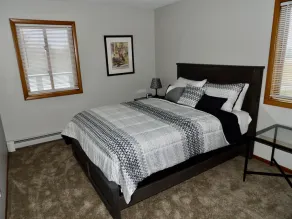 Quaint updated apartment overlooking the Bay - Image 4