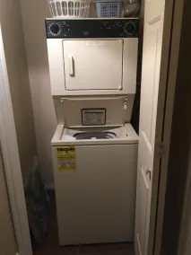\"Condo Du Jour!\"  Nouveau partout et King Bed!  64 $ par nuit jusqu'au 14/09/18 - Image 2