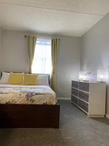 Spacious 2BR Apartment w/ Balcony • Free Parking • Near UPMC - Image 3