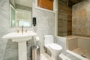 Luxury Lakeview Walkout Basement Apartment - Image 5