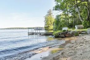 Nostalgic Winter Harbor Wonderland on Lake Winnipesaukee Sleeps 16 - Image 2