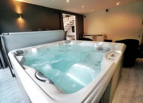 Loft – 15 people – 7 bedrooms – 6 bathrooms – Jacuzzi, Pool Table, Swimming Pool - Image 2