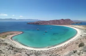 \"El Don\" est un yacht de luxe classique Hatteras de 65 pieds amarré à La Paz, Mexique. - Image 3